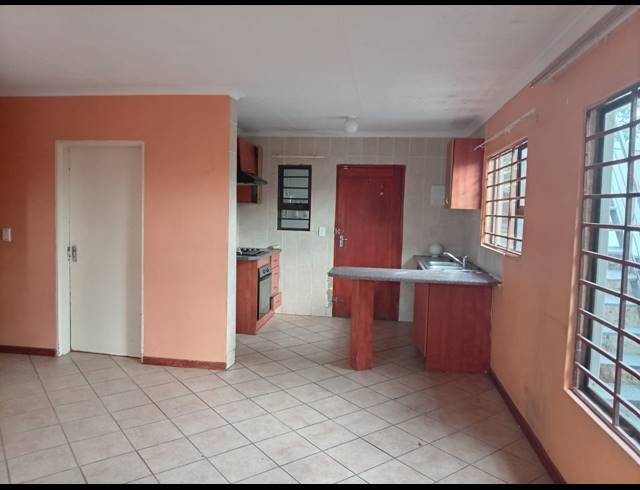 6 BEDROOM HOUSE FOR SALE IN COSMO CITY